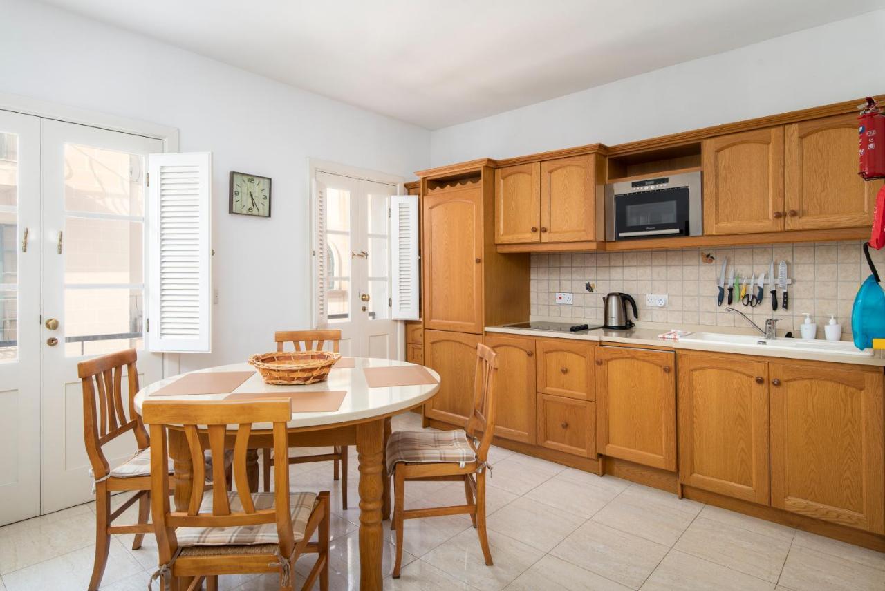 Modern 2Br Apartment Close To Sea, In The Heart Of Sliema Bagian luar foto